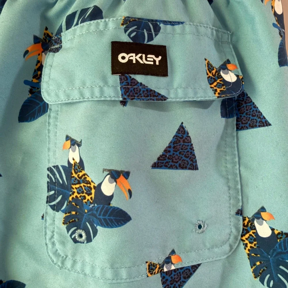 Oakley Swim Trunks Men‎ L Light Blue Excellent Tropical Toucan Print Mesh Lined